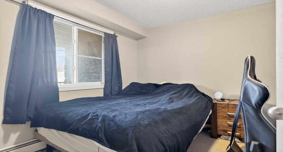 18122 77 Street, Edmonton, Alberta T5Z 0N7, 2 Bedrooms Bedrooms, ,1 BathroomBathrooms,Residential,For Sale,77,A2290699