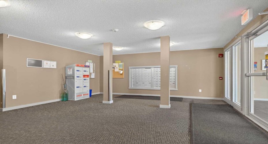 18122 77 Street, Edmonton, Alberta T5Z 0N7, 2 Bedrooms Bedrooms, ,1 BathroomBathrooms,Residential,For Sale,77,A2290699