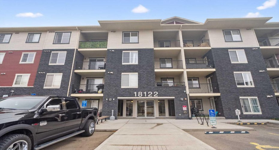18122 77 Street, Edmonton, Alberta T5Z 0N7, 2 Bedrooms Bedrooms, ,1 BathroomBathrooms,Residential,For Sale,77,A2290699