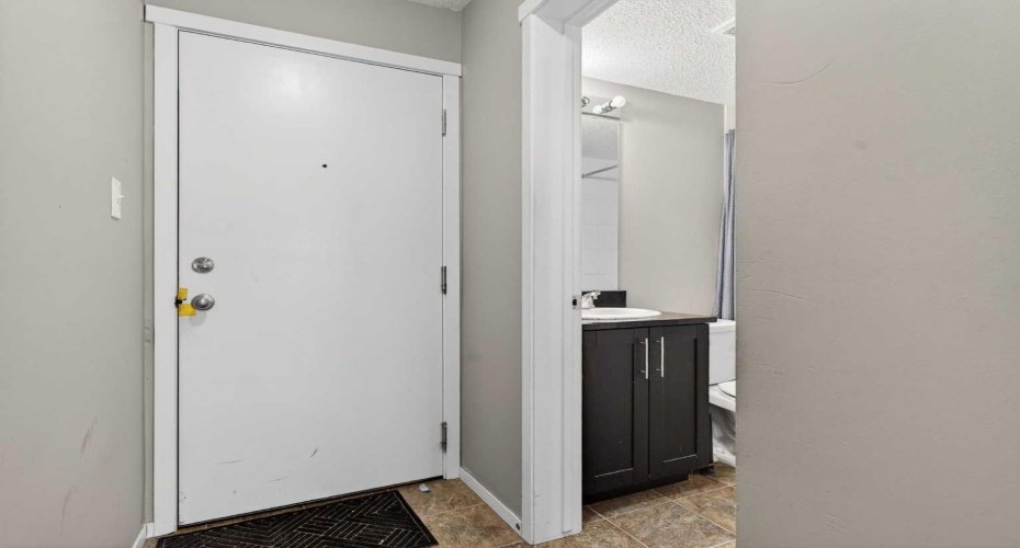 18122 77 Street, Edmonton, Alberta T5Z 0N7, 2 Bedrooms Bedrooms, ,1 BathroomBathrooms,Residential,For Sale,77,A2290699
