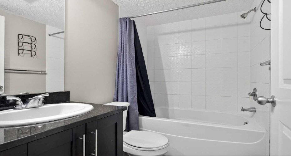 18122 77 Street, Edmonton, Alberta T5Z 0N7, 2 Bedrooms Bedrooms, ,1 BathroomBathrooms,Residential,For Sale,77,A2290699