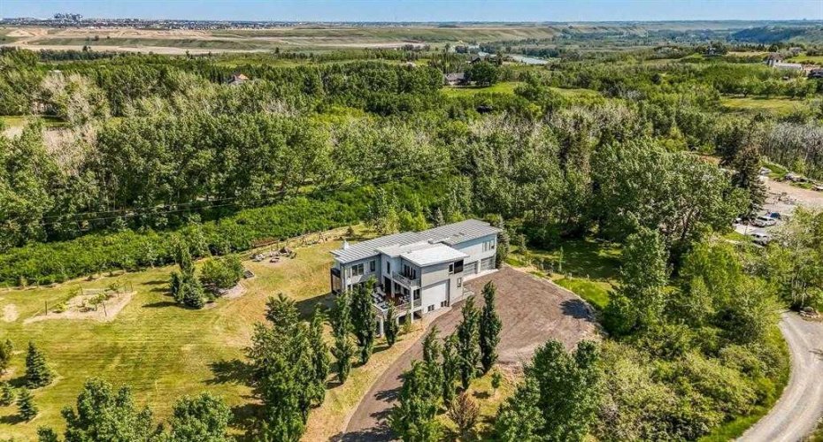 24008 241 Avenue, Rural Foothills County, Alberta T1S 4B8, 8 Bedrooms Bedrooms, ,5 BathroomsBathrooms,Residential,For Sale,241,A2290889