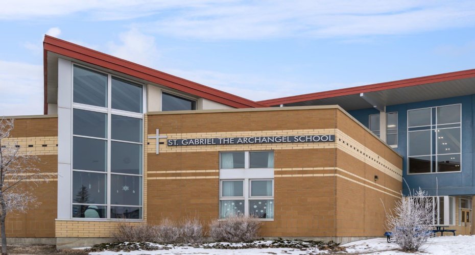 Walking distance to 2 schools