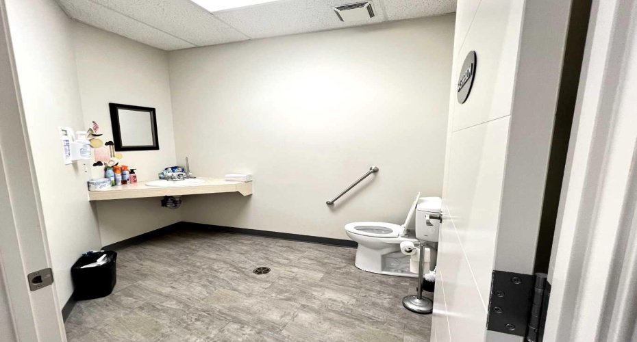 3215 49 Avenue, Red Deer, Alberta T2N0M8, ,Commercial,For Lease,49,A2285493