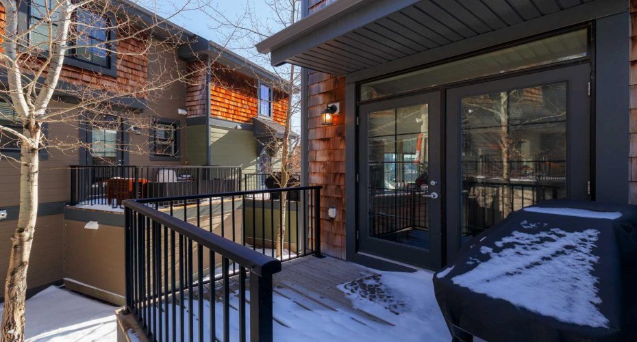 Private back deck with natural gas line