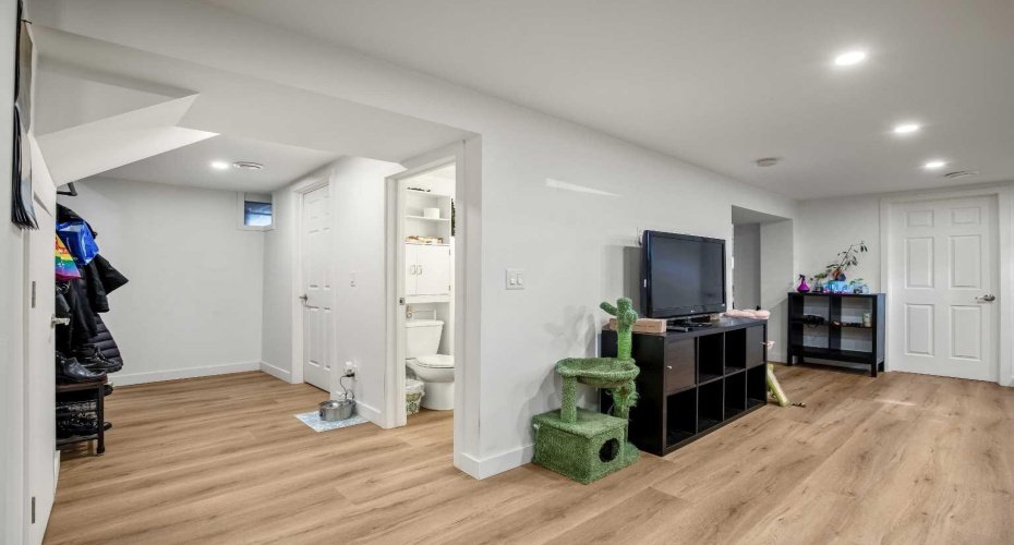 1986 Cottonwood Crescent, Calgary, Alberta T2B 1P7, 5 Bedrooms Bedrooms, ,1 BathroomBathrooms,Residential,For Sale,Cottonwood,A2286435