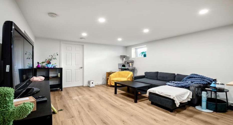 1986 Cottonwood Crescent, Calgary, Alberta T2B 1P7, 5 Bedrooms Bedrooms, ,1 BathroomBathrooms,Residential,For Sale,Cottonwood,A2286435