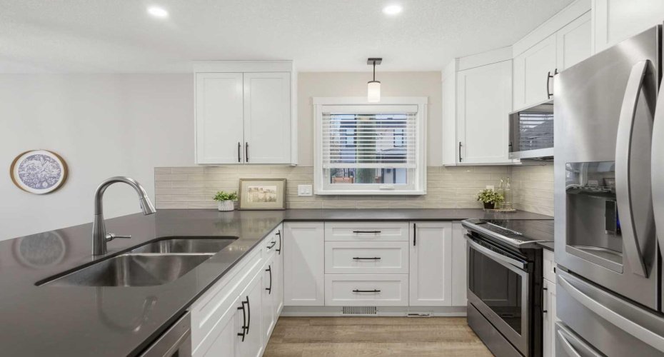 3426 5 Avenue, Calgary, Alberta T2N 0V6, 3 Bedrooms Bedrooms, ,3 BathroomsBathrooms,Residential,For Sale,5,A2290952