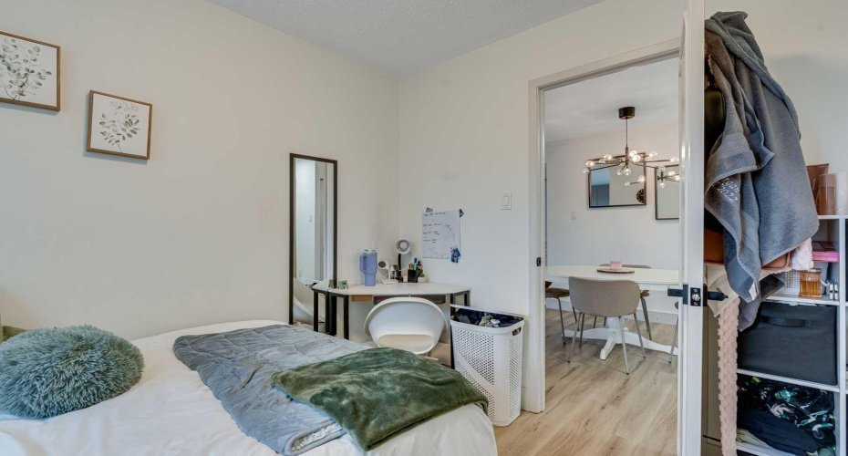 2512 1 Avenue, Calgary, Alberta T2N 0C2, 3 Bedrooms Bedrooms, ,2 BathroomsBathrooms,Residential,For Sale,1,A2286603