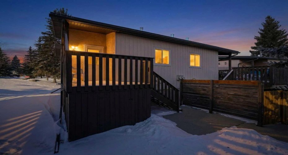 9980 26 Street, Calgary, Alberta T2V4E9, 2 Bedrooms Bedrooms, ,2 BathroomsBathrooms,Residential,For Sale,26,A2286715