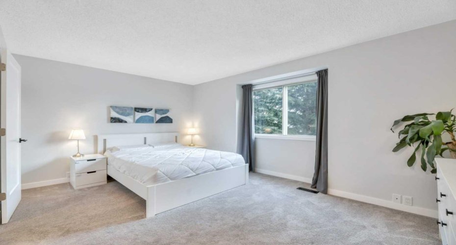 56 Woodglen Court, Calgary, Alberta T2W4K3, 4 Bedrooms Bedrooms, ,2 BathroomsBathrooms,Residential,For Sale,Woodglen,A2286720