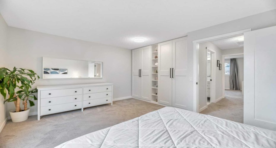 56 Woodglen Court, Calgary, Alberta T2W4K3, 4 Bedrooms Bedrooms, ,2 BathroomsBathrooms,Residential,For Sale,Woodglen,A2286720