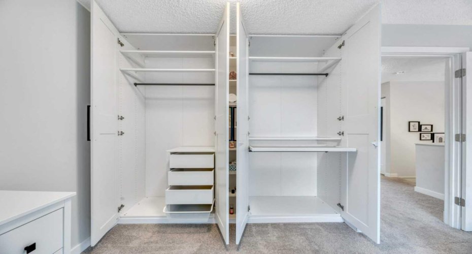 56 Woodglen Court, Calgary, Alberta T2W4K3, 4 Bedrooms Bedrooms, ,2 BathroomsBathrooms,Residential,For Sale,Woodglen,A2286720