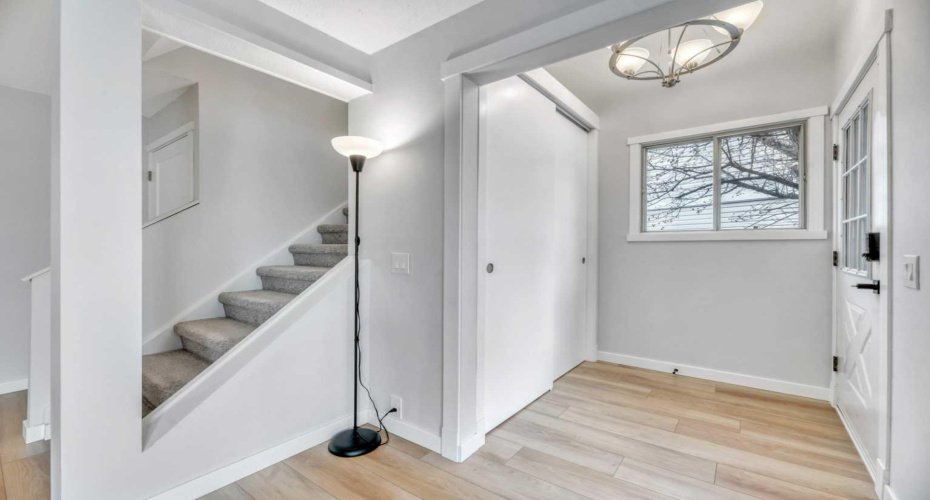 56 Woodglen Court, Calgary, Alberta T2W4K3, 4 Bedrooms Bedrooms, ,2 BathroomsBathrooms,Residential,For Sale,Woodglen,A2286720