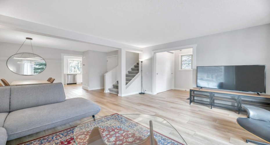 56 Woodglen Court, Calgary, Alberta T2W4K3, 4 Bedrooms Bedrooms, ,2 BathroomsBathrooms,Residential,For Sale,Woodglen,A2286720