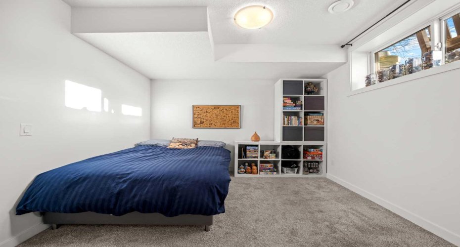 1883 47 Street, Calgary, Alberta T3B6G2, 3 Bedrooms Bedrooms, ,4 BathroomsBathrooms,Residential,For Sale,47,A2290959