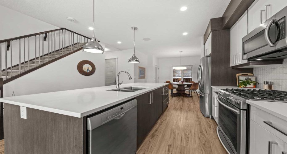 1883 47 Street, Calgary, Alberta T3B6G2, 3 Bedrooms Bedrooms, ,4 BathroomsBathrooms,Residential,For Sale,47,A2290959