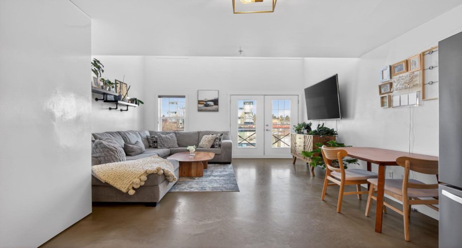 2233 34 Avenue, Calgary, Alberta T2T 6N2, 1 Bedroom Bedrooms, ,2 BathroomsBathrooms,Residential,For Sale,34,A2286752