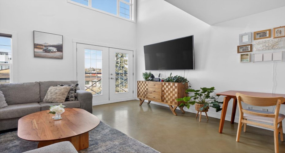 2233 34 Avenue, Calgary, Alberta T2T 6N2, 1 Bedroom Bedrooms, ,2 BathroomsBathrooms,Residential,For Sale,34,A2286752