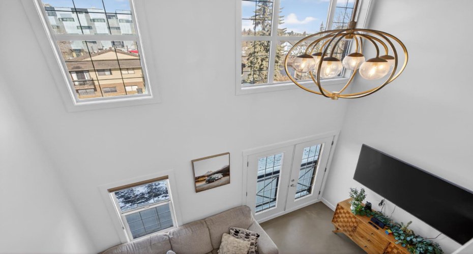 2233 34 Avenue, Calgary, Alberta T2T 6N2, 1 Bedroom Bedrooms, ,2 BathroomsBathrooms,Residential,For Sale,34,A2286752