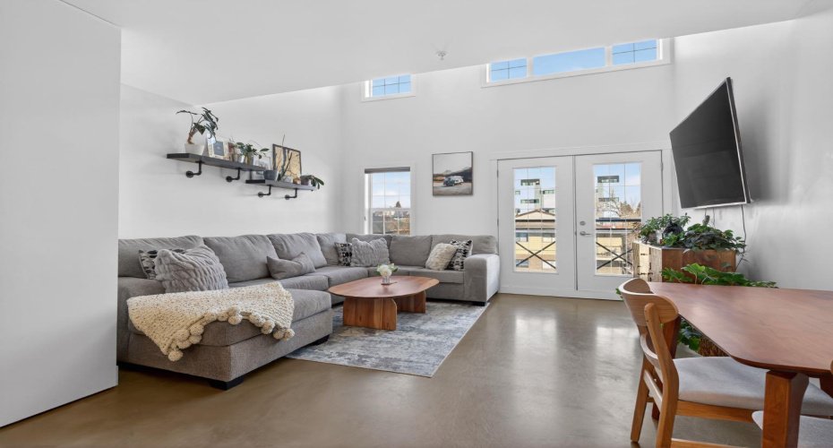 2233 34 Avenue, Calgary, Alberta T2T 6N2, 1 Bedroom Bedrooms, ,2 BathroomsBathrooms,Residential,For Sale,34,A2286752