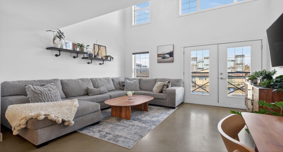 2233 34 Avenue, Calgary, Alberta T2T 6N2, 1 Bedroom Bedrooms, ,2 BathroomsBathrooms,Residential,For Sale,34,A2286752