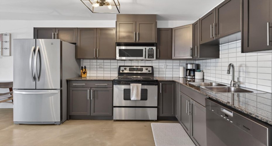 2233 34 Avenue, Calgary, Alberta T2T 6N2, 1 Bedroom Bedrooms, ,2 BathroomsBathrooms,Residential,For Sale,34,A2286752