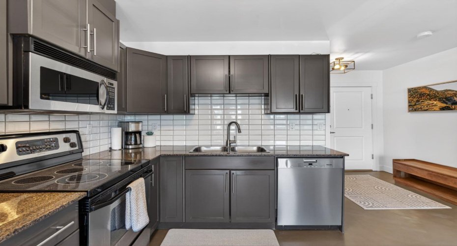 2233 34 Avenue, Calgary, Alberta T2T 6N2, 1 Bedroom Bedrooms, ,2 BathroomsBathrooms,Residential,For Sale,34,A2286752