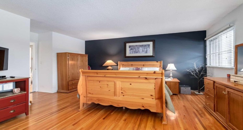 1305 Glenmore Trail, Calgary, Alberta T2V 4Y8, 2 Bedrooms Bedrooms, ,2 BathroomsBathrooms,Residential,For Sale,Glenmore,A2290961