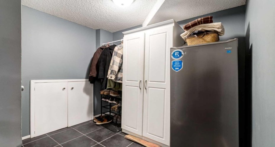 1305 Glenmore Trail, Calgary, Alberta T2V 4Y8, 2 Bedrooms Bedrooms, ,2 BathroomsBathrooms,Residential,For Sale,Glenmore,A2290961