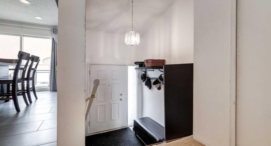 1305 Glenmore Trail, Calgary, Alberta T2V 4Y8, 2 Bedrooms Bedrooms, ,2 BathroomsBathrooms,Residential,For Sale,Glenmore,A2290961