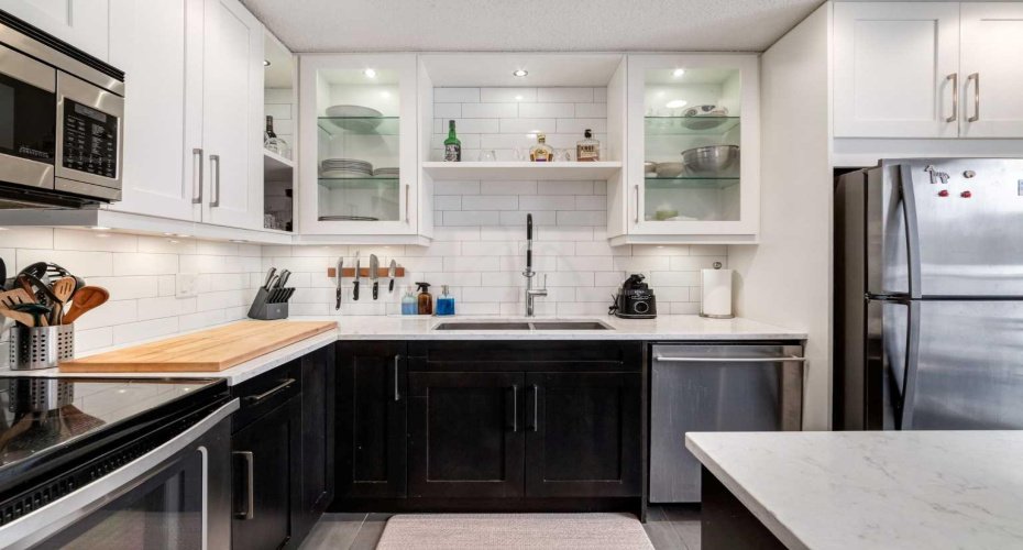 1305 Glenmore Trail, Calgary, Alberta T2V 4Y8, 2 Bedrooms Bedrooms, ,2 BathroomsBathrooms,Residential,For Sale,Glenmore,A2290961