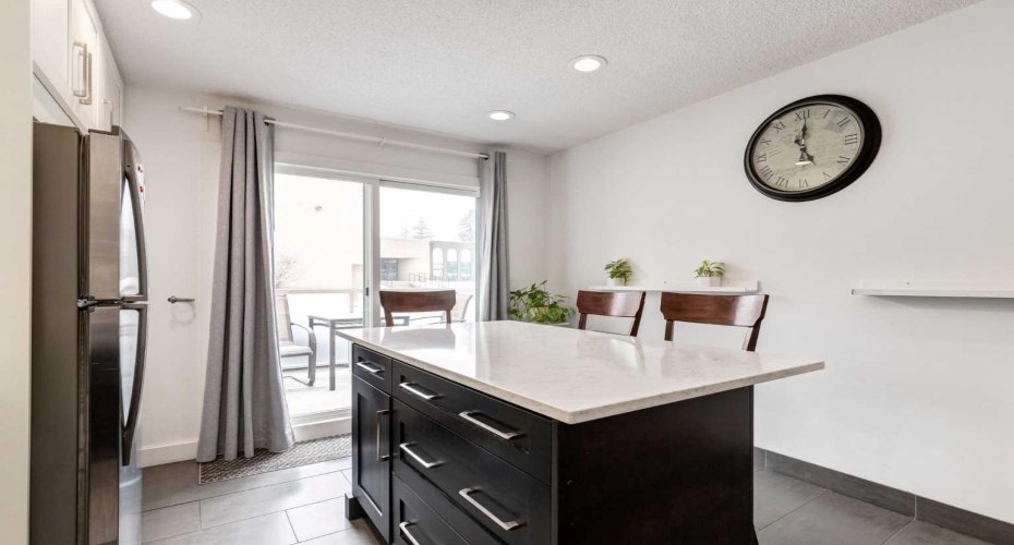 1305 Glenmore Trail, Calgary, Alberta T2V 4Y8, 2 Bedrooms Bedrooms, ,2 BathroomsBathrooms,Residential,For Sale,Glenmore,A2290961