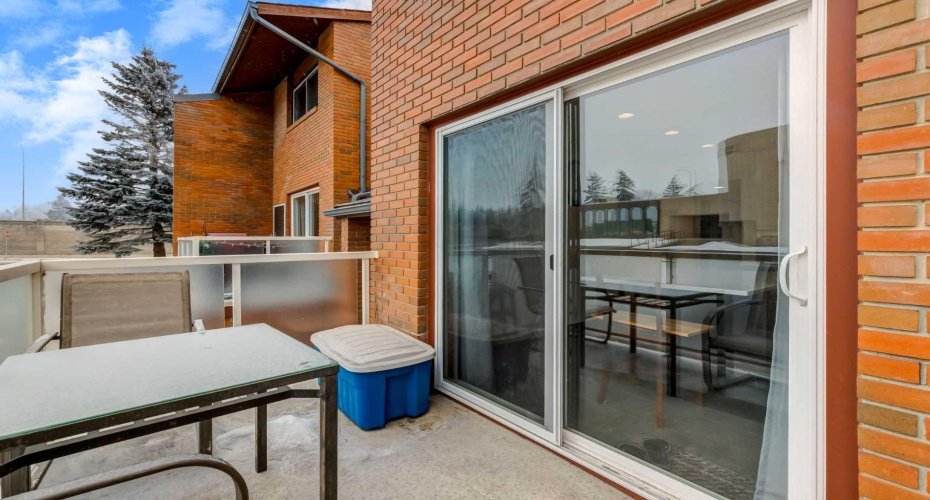 1305 Glenmore Trail, Calgary, Alberta T2V 4Y8, 2 Bedrooms Bedrooms, ,2 BathroomsBathrooms,Residential,For Sale,Glenmore,A2290961