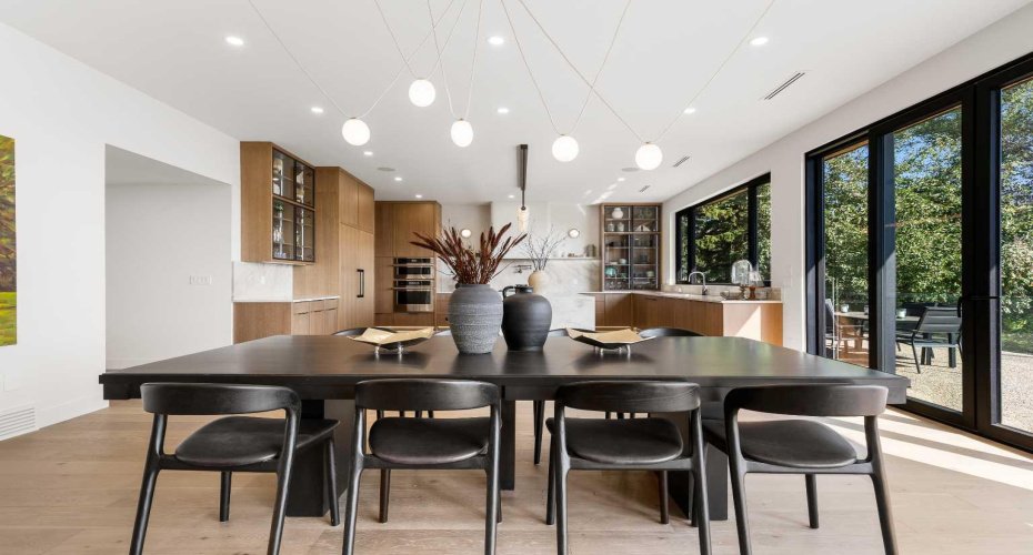 692 West Chestermere Drive, Chestermere, Alberta T1X1B5, 4 Bedrooms Bedrooms, ,4 BathroomsBathrooms,Residential,For Sale,West Chestermere,A2288918