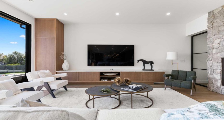 692 West Chestermere Drive, Chestermere, Alberta T1X1B5, 4 Bedrooms Bedrooms, ,4 BathroomsBathrooms,Residential,For Sale,West Chestermere,A2288918