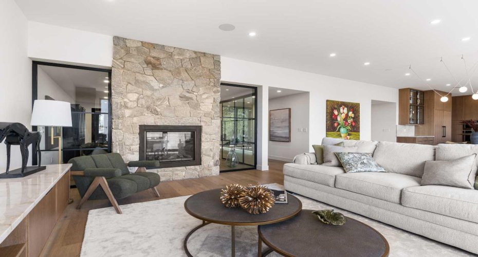 692 West Chestermere Drive, Chestermere, Alberta T1X1B5, 4 Bedrooms Bedrooms, ,4 BathroomsBathrooms,Residential,For Sale,West Chestermere,A2288918