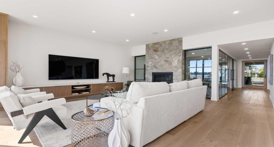 692 West Chestermere Drive, Chestermere, Alberta T1X1B5, 4 Bedrooms Bedrooms, ,4 BathroomsBathrooms,Residential,For Sale,West Chestermere,A2288918