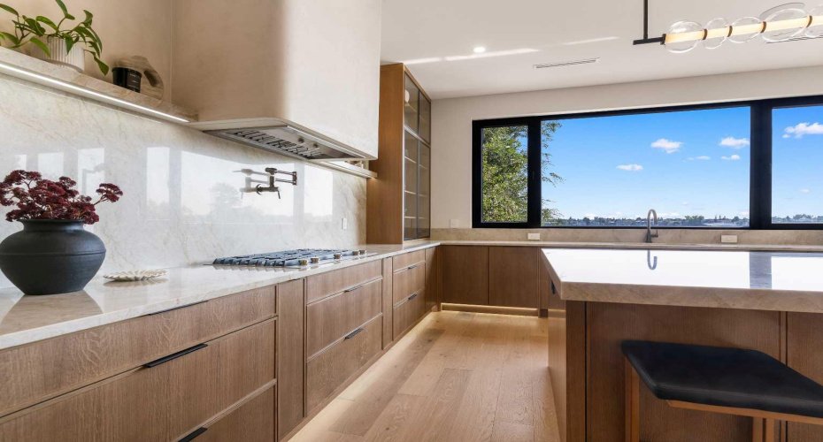 692 West Chestermere Drive, Chestermere, Alberta T1X1B5, 4 Bedrooms Bedrooms, ,4 BathroomsBathrooms,Residential,For Sale,West Chestermere,A2288918