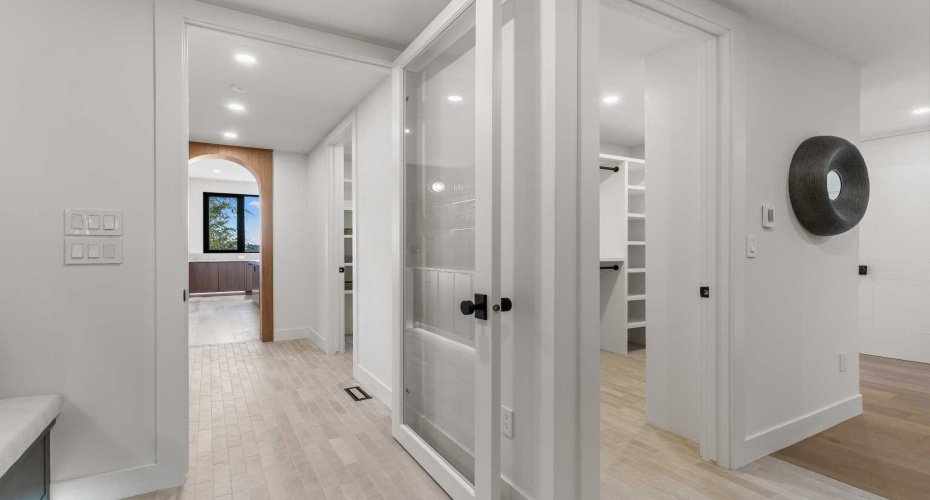 692 West Chestermere Drive, Chestermere, Alberta T1X1B5, 4 Bedrooms Bedrooms, ,4 BathroomsBathrooms,Residential,For Sale,West Chestermere,A2288918