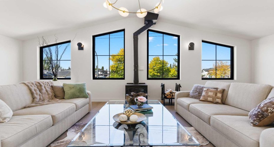 692 West Chestermere Drive, Chestermere, Alberta T1X1B5, 4 Bedrooms Bedrooms, ,4 BathroomsBathrooms,Residential,For Sale,West Chestermere,A2288918