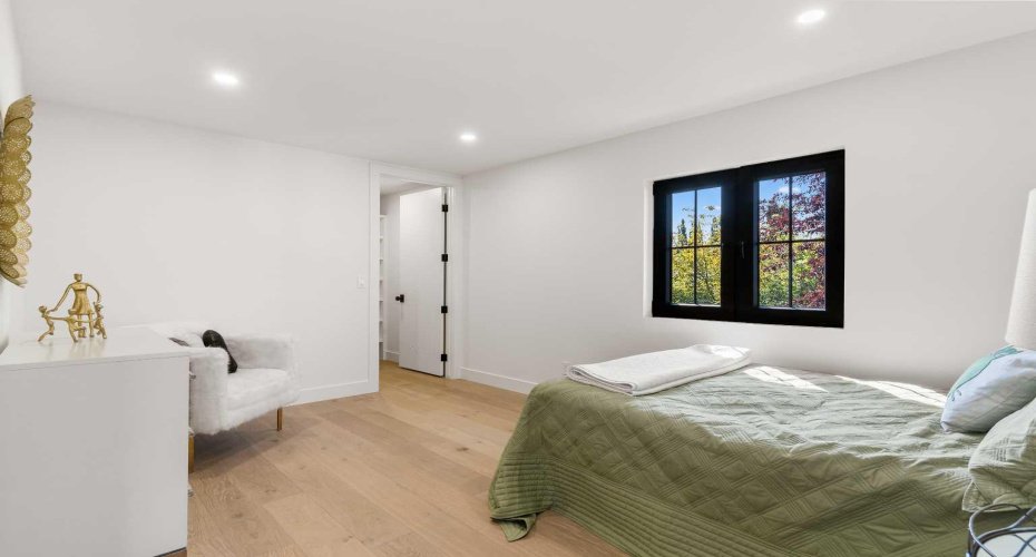 692 West Chestermere Drive, Chestermere, Alberta T1X1B5, 4 Bedrooms Bedrooms, ,4 BathroomsBathrooms,Residential,For Sale,West Chestermere,A2288918