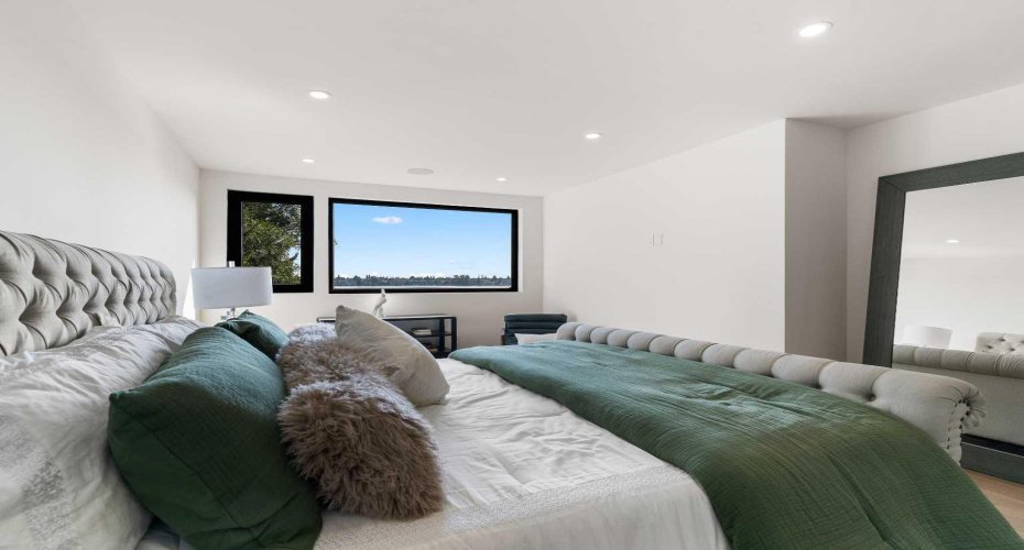 692 West Chestermere Drive, Chestermere, Alberta T1X1B5, 4 Bedrooms Bedrooms, ,4 BathroomsBathrooms,Residential,For Sale,West Chestermere,A2288918