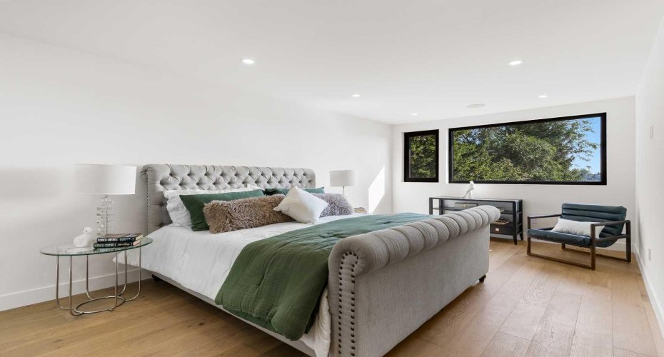 692 West Chestermere Drive, Chestermere, Alberta T1X1B5, 4 Bedrooms Bedrooms, ,4 BathroomsBathrooms,Residential,For Sale,West Chestermere,A2288918