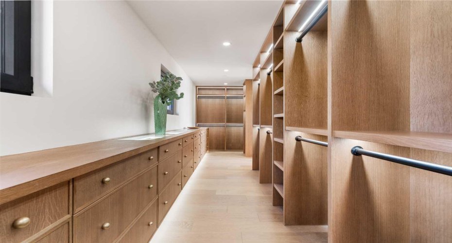 692 West Chestermere Drive, Chestermere, Alberta T1X1B5, 4 Bedrooms Bedrooms, ,4 BathroomsBathrooms,Residential,For Sale,West Chestermere,A2288918