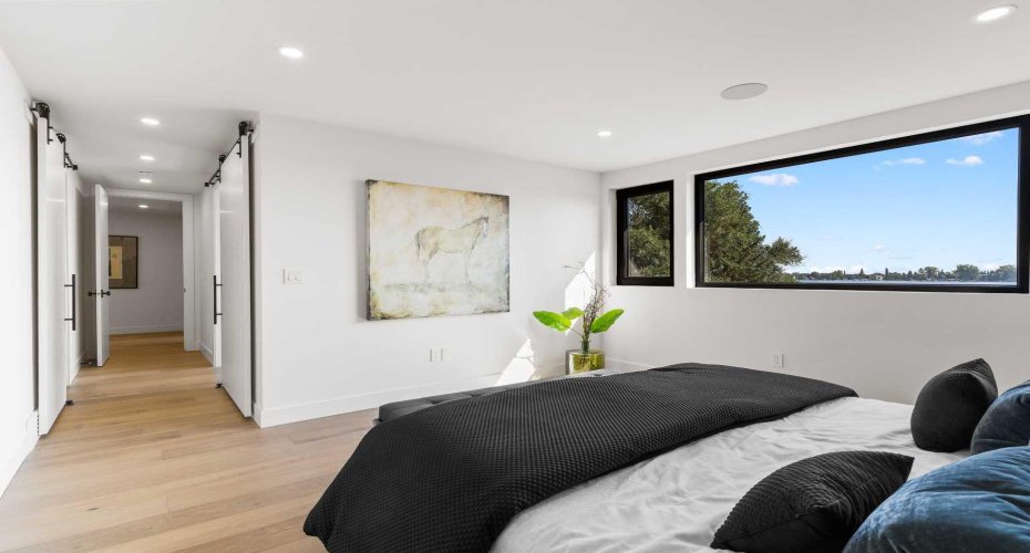 692 West Chestermere Drive, Chestermere, Alberta T1X1B5, 4 Bedrooms Bedrooms, ,4 BathroomsBathrooms,Residential,For Sale,West Chestermere,A2288918