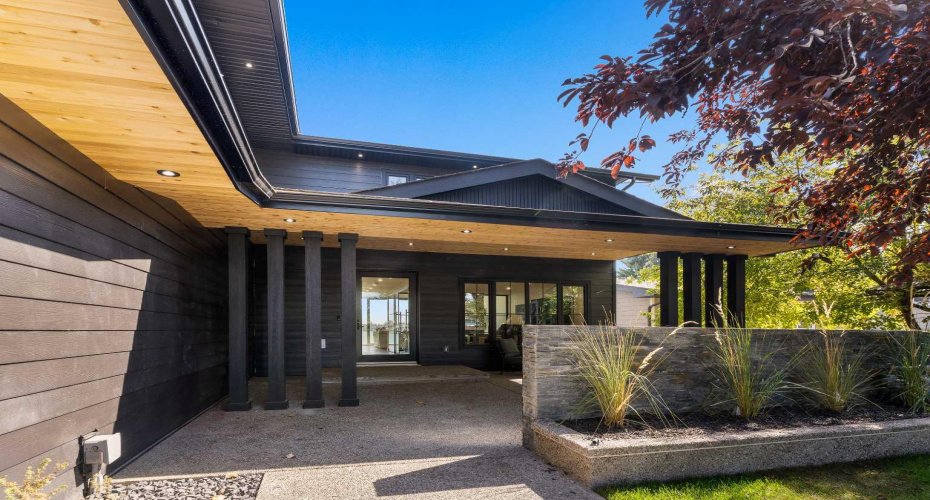 692 West Chestermere Drive, Chestermere, Alberta T1X1B5, 4 Bedrooms Bedrooms, ,4 BathroomsBathrooms,Residential,For Sale,West Chestermere,A2288918