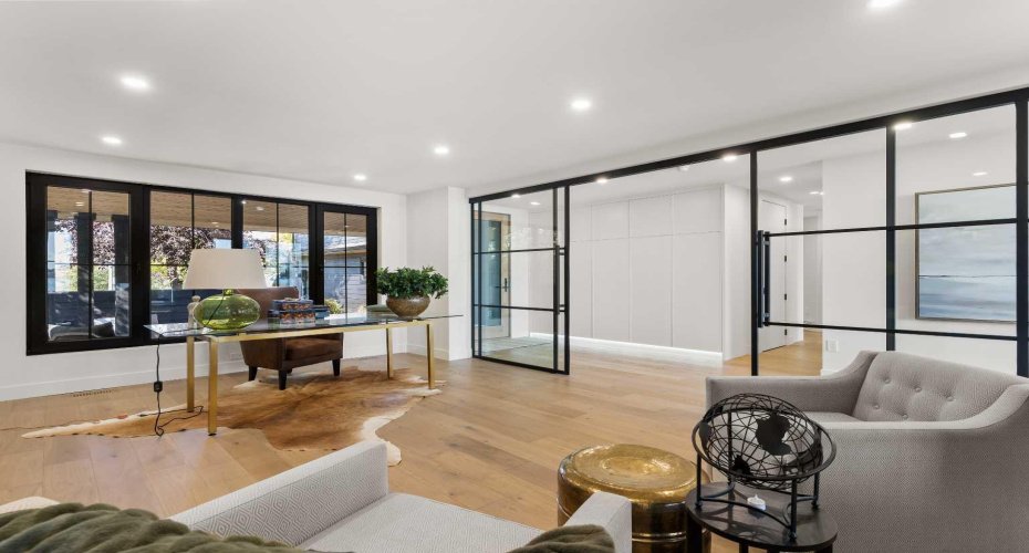 692 West Chestermere Drive, Chestermere, Alberta T1X1B5, 4 Bedrooms Bedrooms, ,4 BathroomsBathrooms,Residential,For Sale,West Chestermere,A2288918