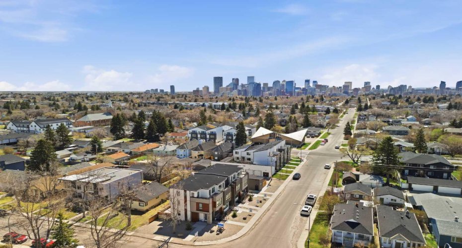 2122 7 Street, Calgary, Alberta T2M1K3, 3 Bedrooms Bedrooms, ,5 BathroomsBathrooms,Residential,For Sale,7,A2289133