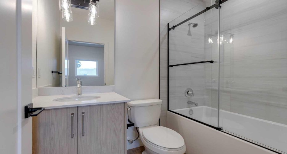 4 pc Ensuite